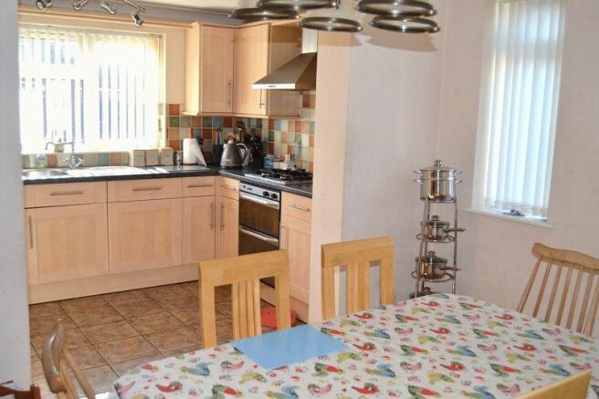 Kitchen/Dining...