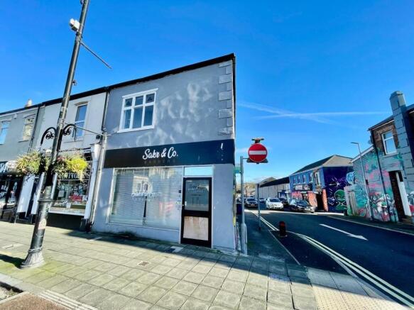 4 bedroom Commercial for rent