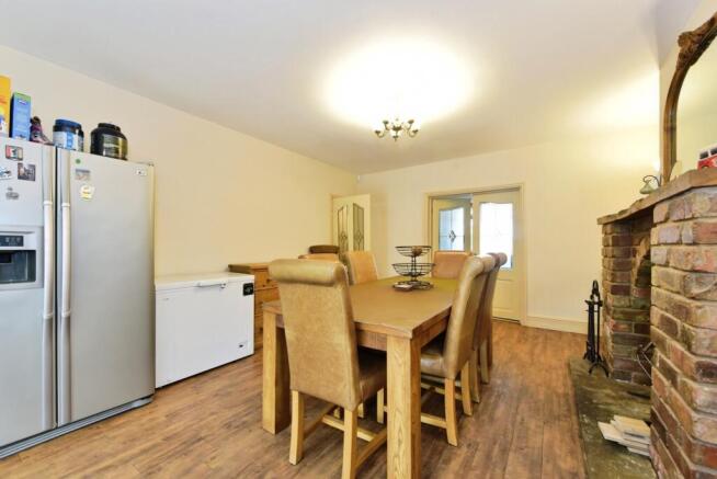 4 bed Semi-Detached for sale Image 8