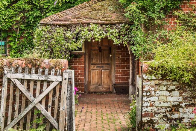 house. estate agency Cranleigh Barhatch Farm