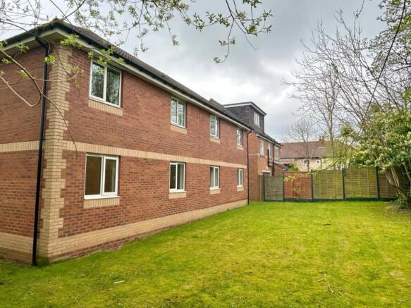 2 bed Flat to rent Image 10