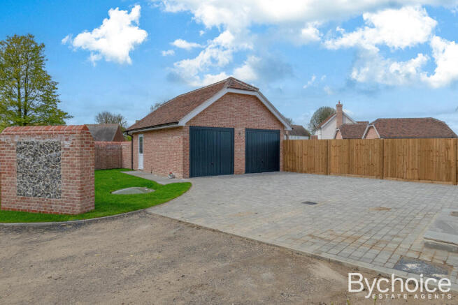 Clayhall Court, Acton photo 4