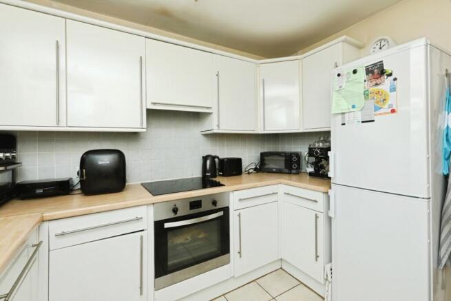3 bed Flat for sale Image 4