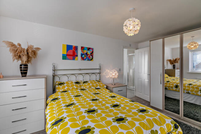 4 bed Link Detached House for sale Image 12