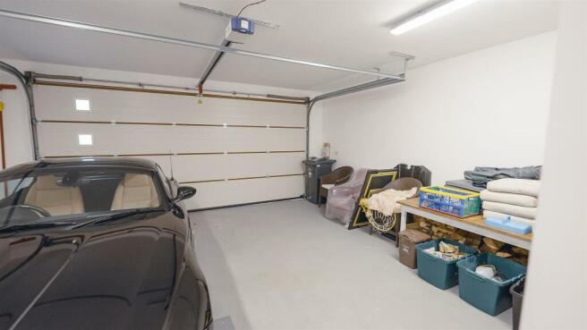 Garageshot1.jpg