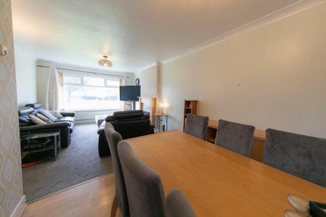 Dining room & lounge