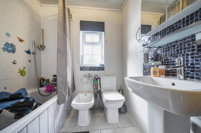 4 bed Semi-Detached for sale Image 9