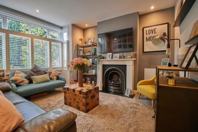 Lounge to front