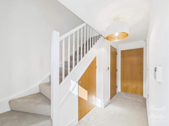 CAM01995G0-PR0372-STILL015