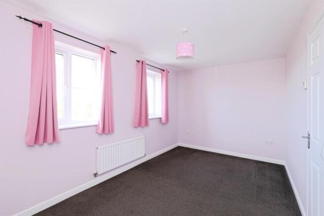 4 bed Semi-Detached for sale Image 9
