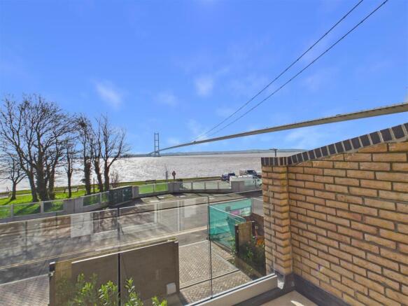 4 bed Town House for sale Image 5
