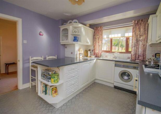 KITCHEN/BREAKFAST ROOM