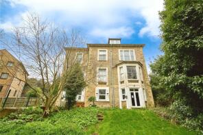 Garden Flat B, The Grove, East Hill Road, Ryde PO33 1LS