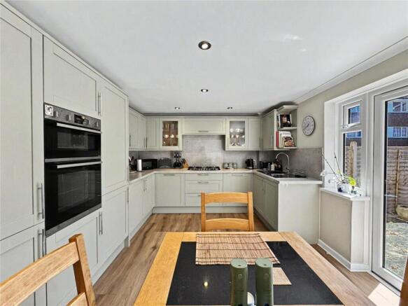 Beverley Close, Rainham, Kent, ME8 photo 4
