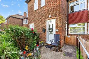 30, Barnscroft, Raynes Park, London SW20 9LL