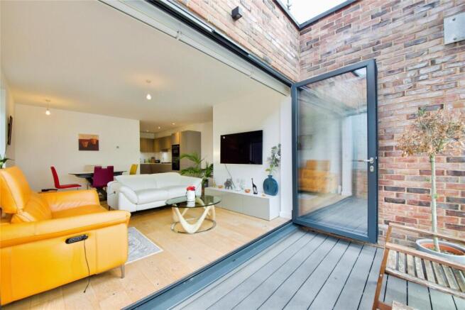 Woodhouse Road, London, N12 photo 4