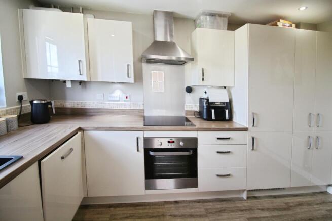 3 bed Semi-Detached for sale Image 7