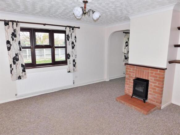 LIVING ROOM 1.JPG