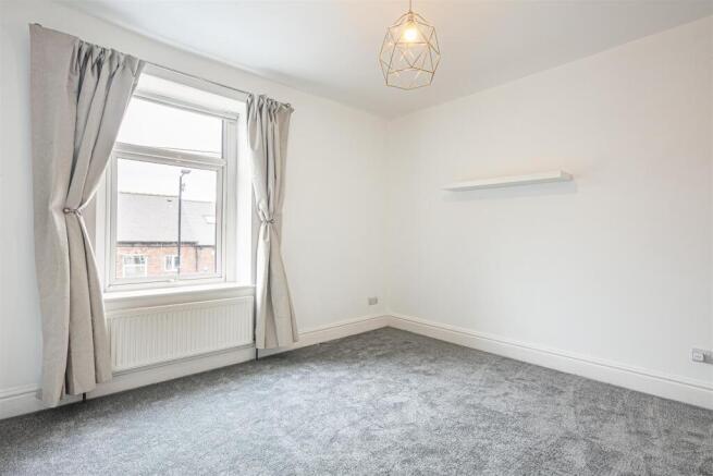3 bed Terraced to rent Image 5