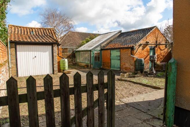 Garage/outbuildings
