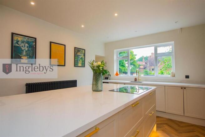 4 bed Detached for sale Image 6