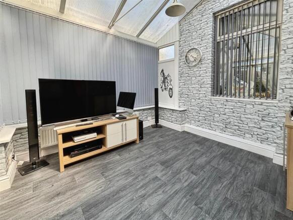 2 bed Semi-Detached for sale Image 8