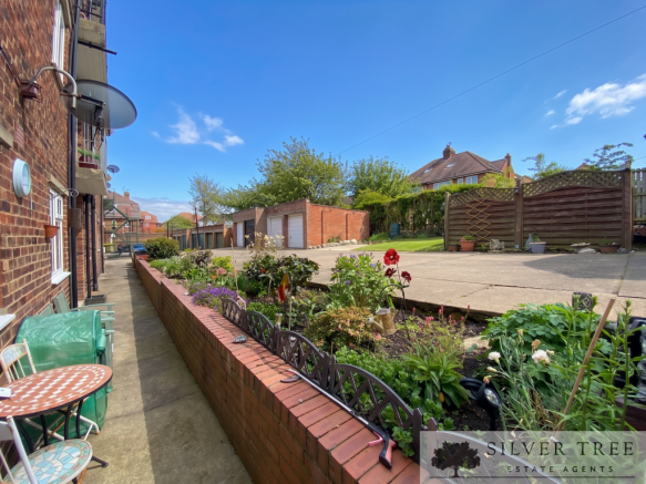2 bed Apartment for sale Image 11