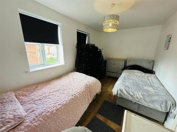 3 bed Terraced for sale Image 9