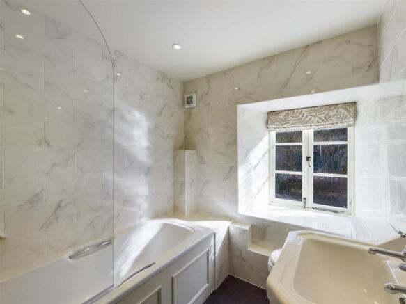 BathroomWC.jpg