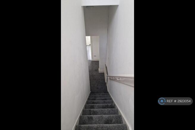 2 bed Flat to rent Image 4
