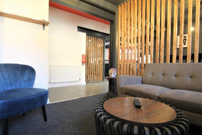 flat 1 living room4.JPG