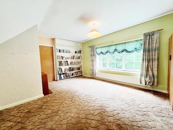 Bedroom 1 pic 3.jpg