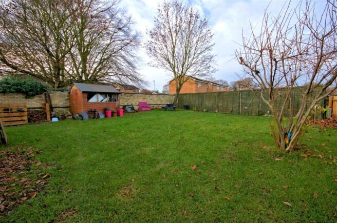 Rear garden 2.jpg