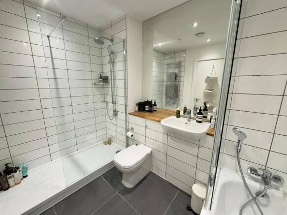 BATHROOM 2