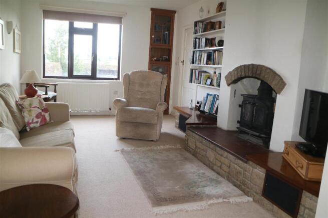 LOUNGE WITH SEPARATE BUT ADJOINING DINING ROOM