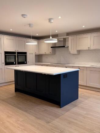 4 bed Semi-Detached for sale Image 6
