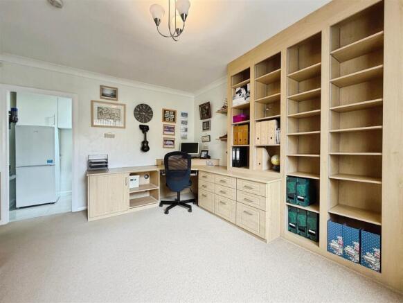 4 bed Detached Bungalow for sale Image 6