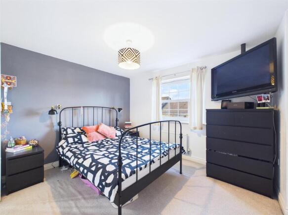 4 bed Detached for sale Image 9