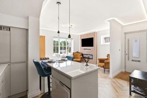 Woodlea, Hammers Gate, St. Albans, Hertfordshire, AL2