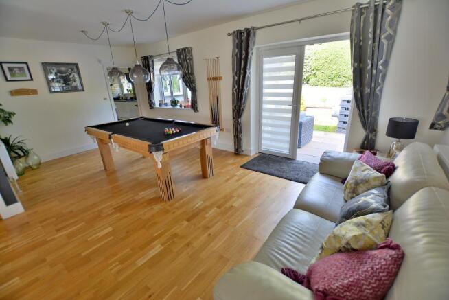 Lounge/dining room