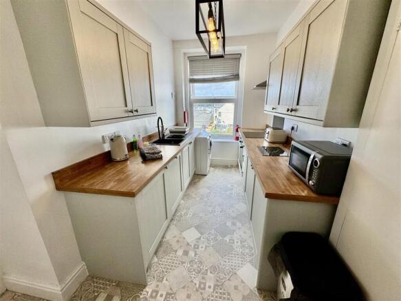5 West End Parade, Pwllheli photo 4