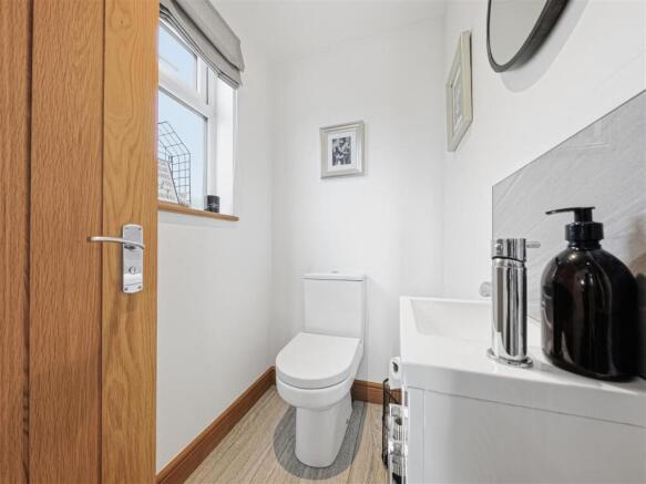 9 Cedar close (10) - Copy.jpg