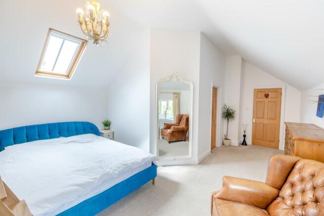 8594142-interior10.jpg