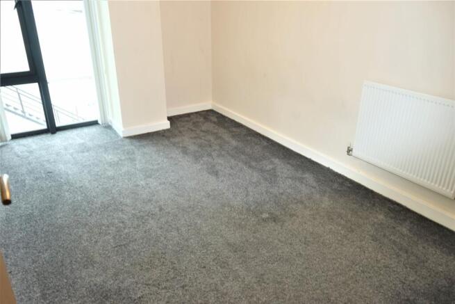 2 bed Flat to rent Image 5