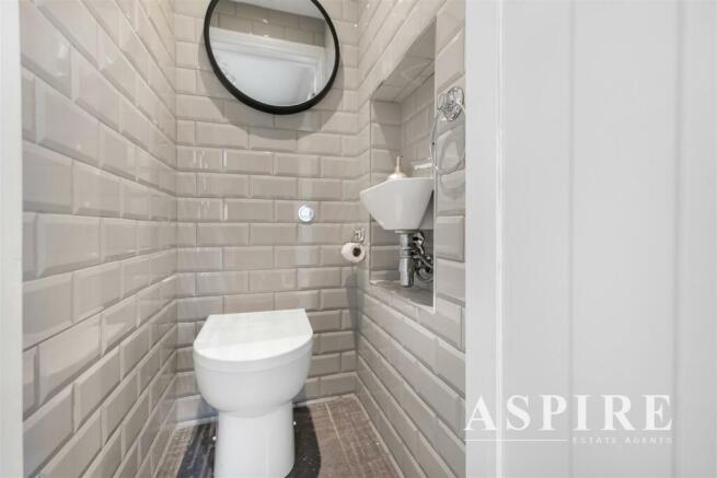Aspire Estate Agents ss813.jpg