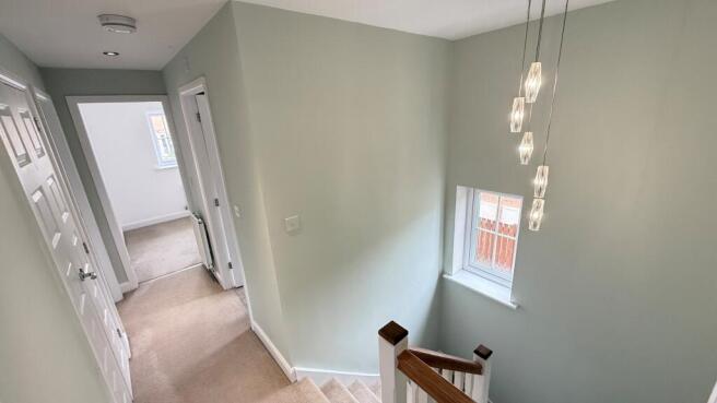 4 bed Detached to rent Image 8