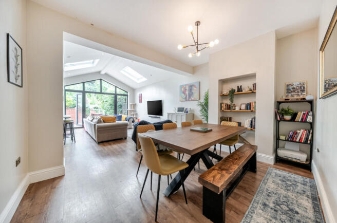 5 bed Semi-Detached for sale Image 4