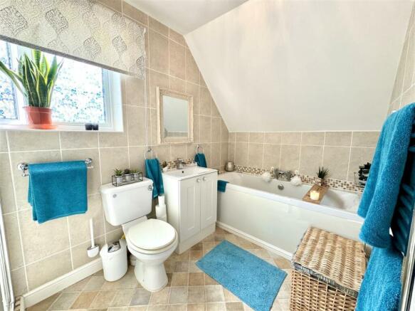 FAMILY BATHROOM