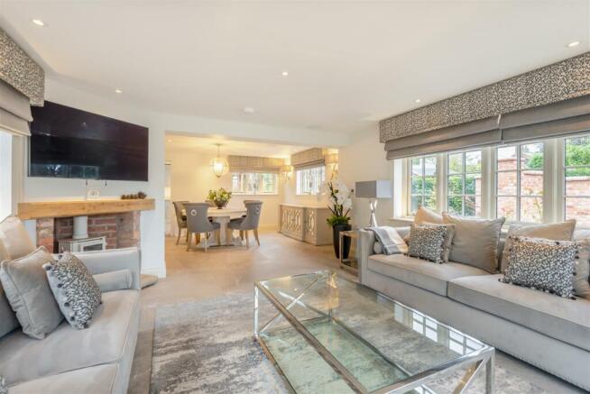8571523-interior34.jpg