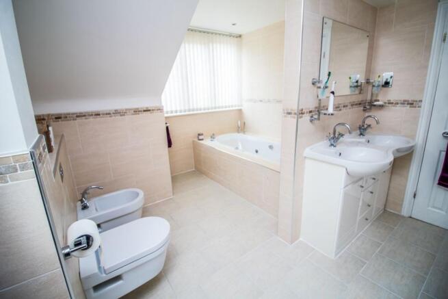 Master En-Suite p2